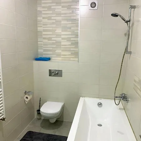 아파트 Quiet 1-bedroom Apartment, Free Parking & Gym *