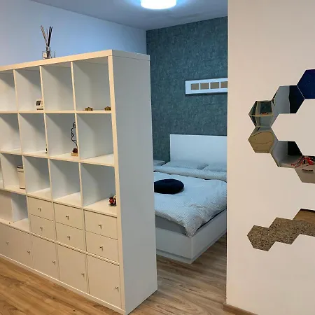 Quiet 1-bedroom Apartment, Free Parking & Gym 아파트
