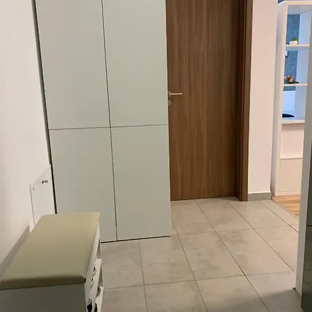 Quiet 1-bedroom Apartment, Free Parking & Gym 아파트 *